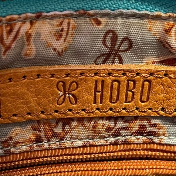 HOBO mini crossbody leather bag - Picture 10 of 14